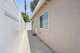 6930 Enfield Ave, Unit 9117 in Los Angeles, CA - Building Photo - Building Photo
