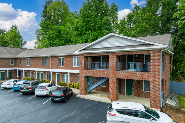 The Acorn Residence Inn in Elon, NC - Building Photo - Building Photo