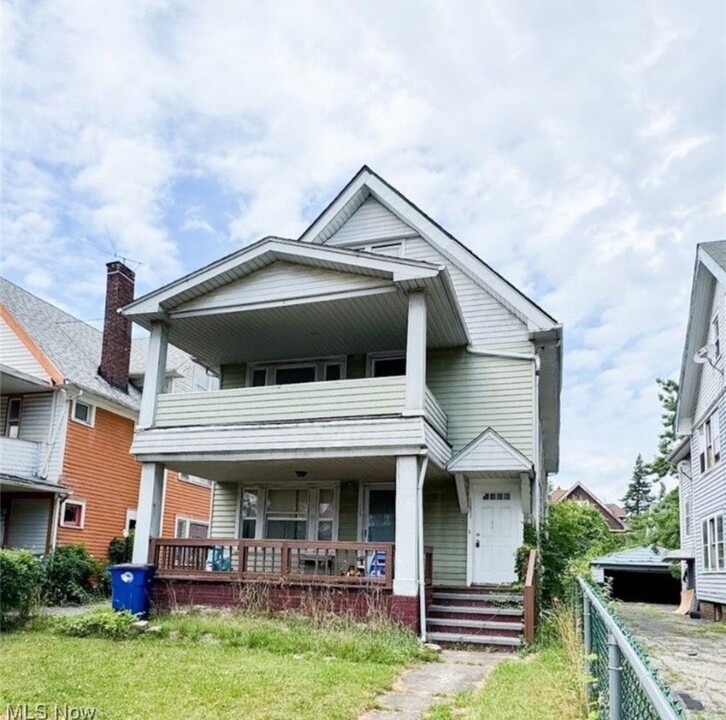 11509 Hopkins Ave in Cleveland, OH - Foto de edificio