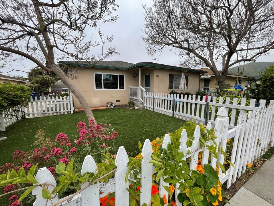 285 Estrella St, Unit 285 Estrella in Ventura, CA - Building Photo