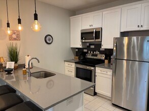 714 E Victory Dr in Savannah, GA - Building Photo - Building Photo