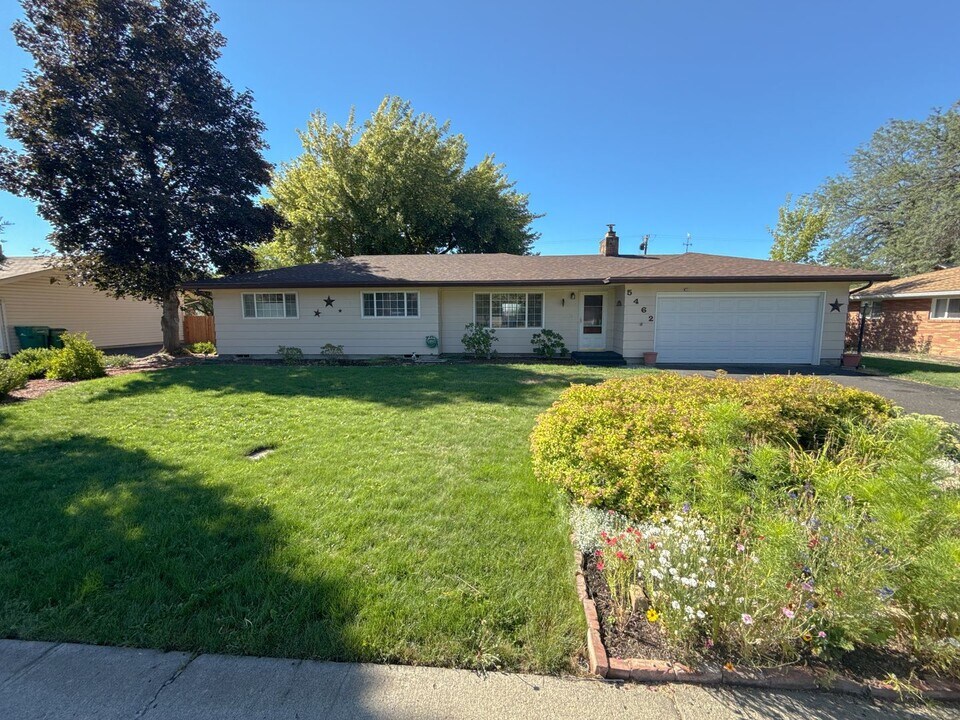 5462 Villa Dr in Klamath Falls, OR - Building Photo