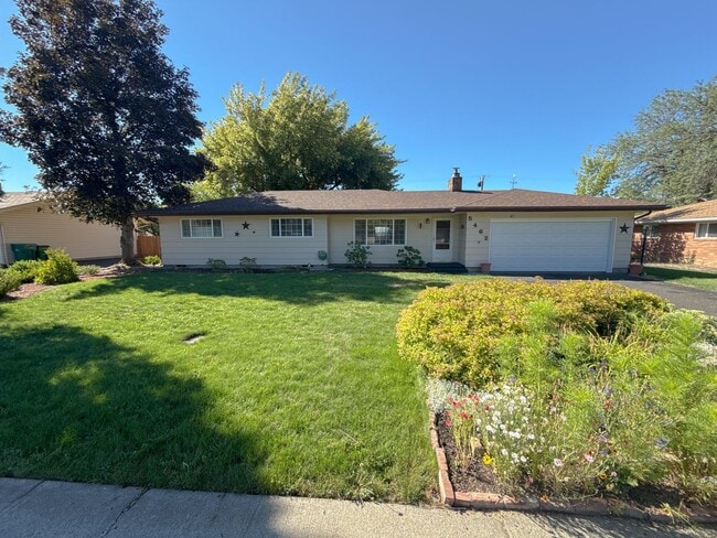 property at 5462 Villa Dr