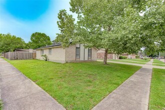 6903 Foxside Ln in Humble, TX - Building Photo - Building Photo