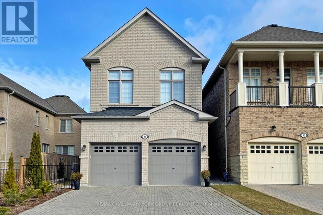 90 Braebrook Dr in Whitby, ON - Building Photo - Building Photo