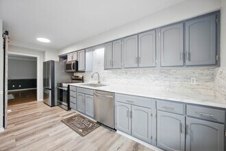 810 Kinsington Dr in Nashville, TN - Foto de edificio - Building Photo