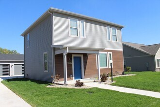 2324 Lovie Ln in Champaign, IL - Building Photo - Building Photo