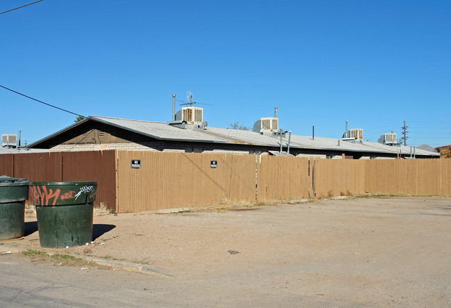 5601-5607 E 28th St in Tucson, AZ - Building Photo - Building Photo