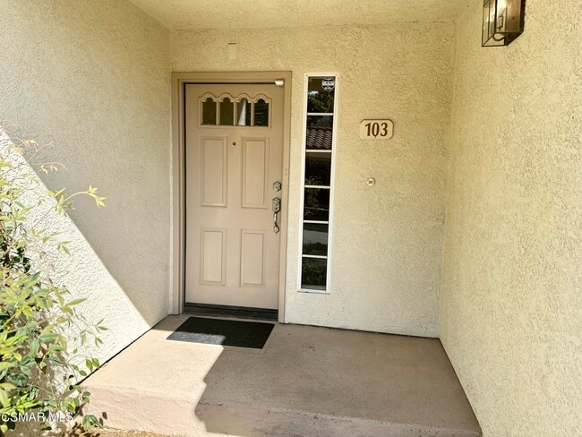 672 Indian Oak Ln in Oak Park, CA - Building Photo - Building Photo