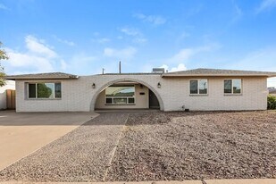 8422 E Hubbell St in Scottsdale, AZ - Building Photo