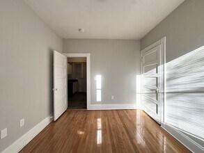 8 Langmaid Ave in Somerville, MA - Building Photo - Building Photo