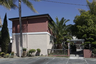 Valley Palms in Castro Valley, CA - Building Photo - Building Photo