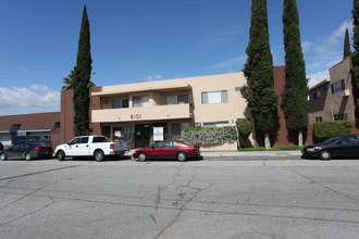 Imperial Manor - Remmet Apartments in Canoga Park, CA - Building Photo - Building Photo