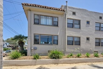 303 Brookes Ave in San Diego, CA - Building Photo - Building Photo