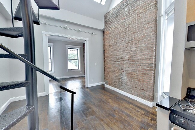 250 Mott St in New York, NY - Building Photo - Building Photo