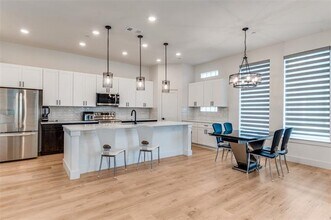 2134 Shea Rd in Dallas, TX - Building Photo - Building Photo