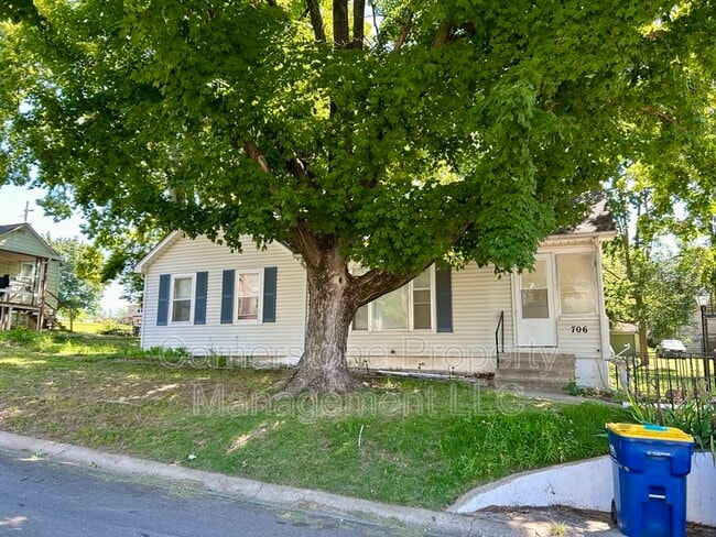 706 Locust St in Eudora, KS - Building Photo - Building Photo