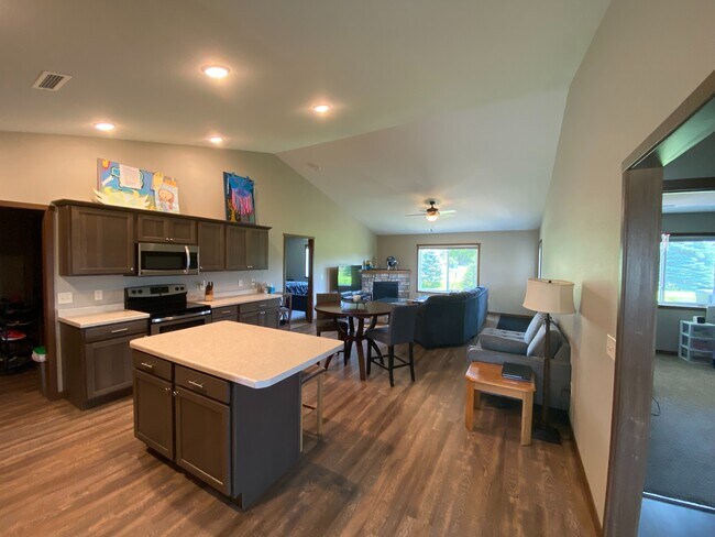 2679 Ridgewood St in Menomonie, WI - Building Photo - Building Photo