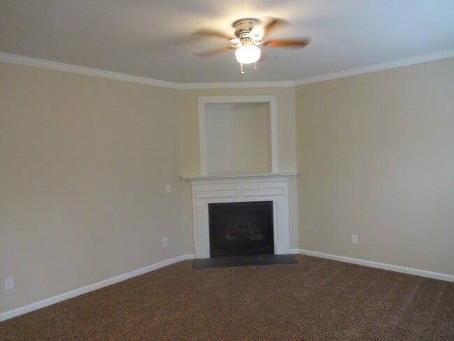 1054 Falls Brooke Dr in Conyers, GA - Building Photo - Building Photo