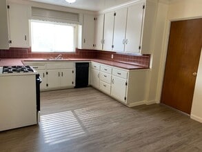 1130 Delaware Ave in Los Banos, CA - Building Photo - Building Photo