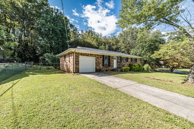 property at 2627 Thornhill Rd NW