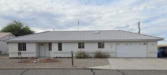 2431 Pima Dr S in Lake Havasu City, AZ - Building Photo