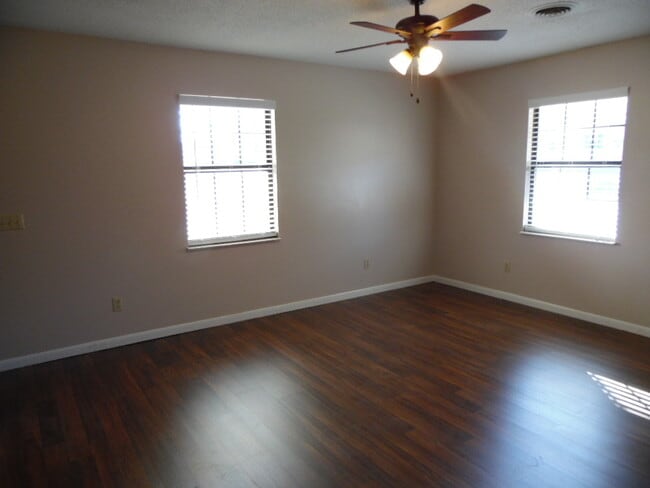 140 Fonville St in Martin, TN - Foto de edificio - Building Photo