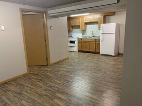1411 E Sioux Ave, Unit Apt H in Pierre, SD - Foto de edificio - Building Photo