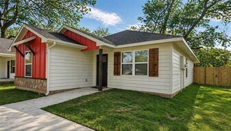 212 E Walker St in Denison, TX - Building Photo