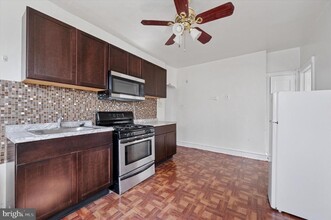 1007 W Duncannon Ave in Philadelphia, PA - Foto de edificio - Building Photo