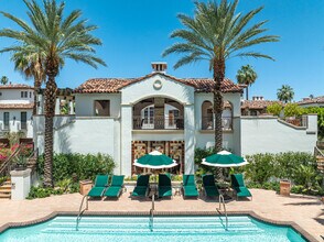 233 Calle La Soledad in Palm Springs, CA - Building Photo - Building Photo
