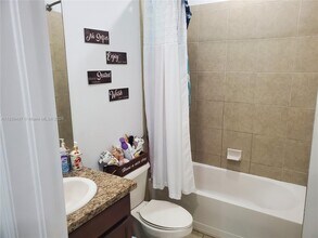 11838 SW 26th St in Miramar, FL - Foto de edificio - Building Photo