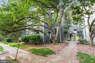 33 Windbrooke Cir in Gaithersburg, MD - Building Photo - Building Photo