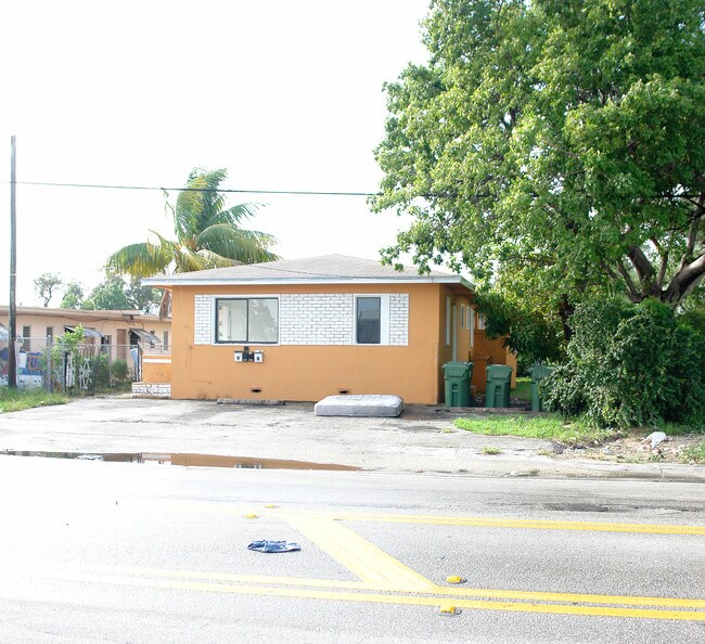 84 NW 71st St in Miami, FL - Building Photo - Building Photo