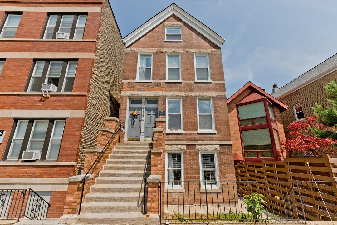 1830 N Hermitage Ave, Unit GF in Chicago, IL - Building Photo