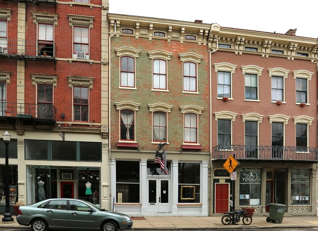 1317 Main St