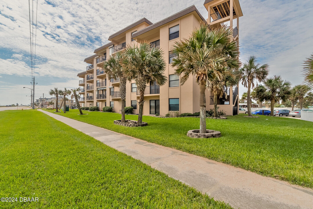 2390 Ocean Shore Blvd in Ormond Beach, FL - Building Photo