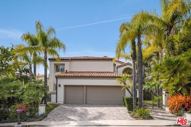 1445 Cuesta Linda Dr in Los Angeles, CA - Building Photo - Building Photo