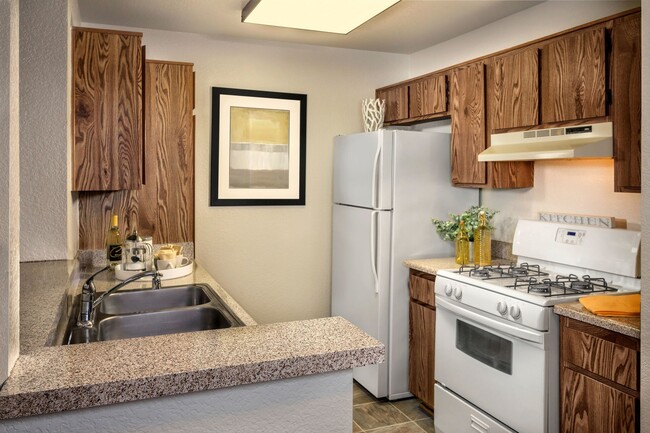 Somerset Apartments in Redlands, CA - Building Photo - Building Photo