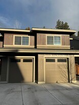 20122 Flowing Water Wy in Bend, OR - Building Photo