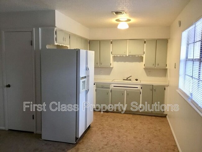 1104 N Carol Ln in Oklahoma City, OK - Building Photo - Building Photo