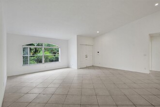 10310 Guatemala St in Hollywood, FL - Building Photo - Building Photo