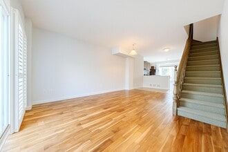 89 Willow Ln in Grimsby, ON - Building Photo - Building Photo