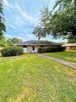 221 Connie Dr in Desoto, TX - Building Photo