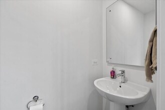 7345 Blade Dr in Falls Church, VA - Foto de edificio - Building Photo