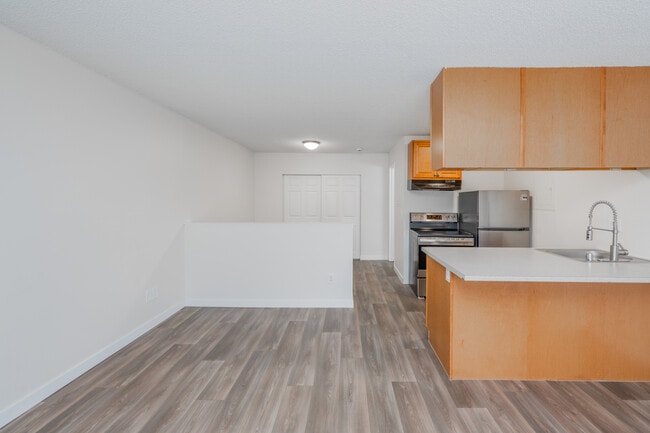 Alba Gardens in Kent, WA - Building Photo - Building Photo