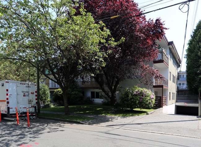 1960 W 7th Ave in Vancouver, BC - Building Photo - Building Photo