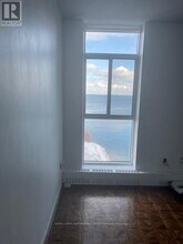 5250 Lakeshore Rd. in Burlington, ON - Building Photo - Building Photo