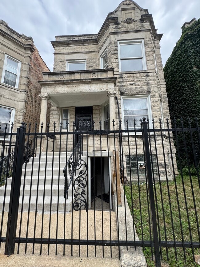 4334 W Monroe St, Unit 2
