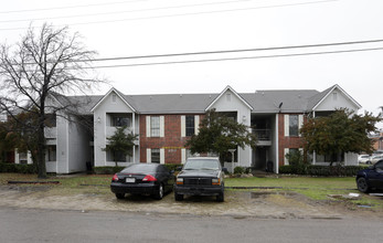 McNeil Star Apartments in Dallas, TX - Building Photo - Building Photo